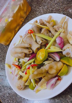 Hình của món Chân gà ngâm sả tắc.