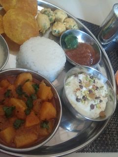 સૌરાષ્ટ્રની સ્પેશિયલ ટ્રેડિશનલ થાળી રેસીપી મુખ્ય ફોટો