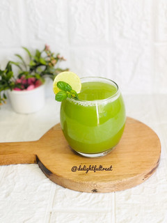 A picture of Cucumber mint cooler.