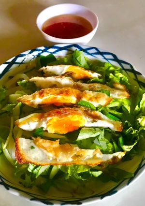 Hình của món Bánh canh khô trứng ốp la.