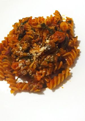 Una foto de Pasta a la puttanesca muy rica