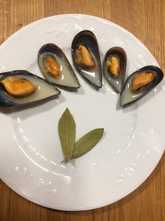 Una foto de Mejillones con vino blanco y mostaza