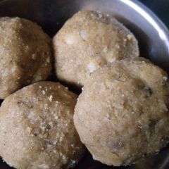 A picture of Dry fruits laddoo.