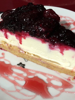 Erdei gyümölcsös sajttorta recept fotója