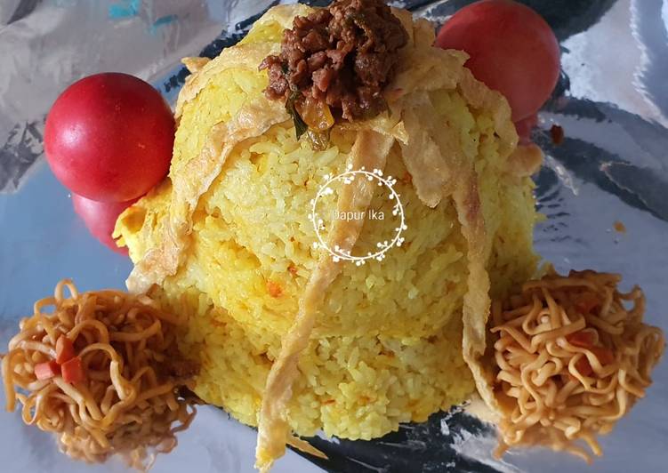 1. Nasi Kuning "Rice Cooker"