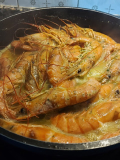 Una foto de Cazuela de langostinos al whisky