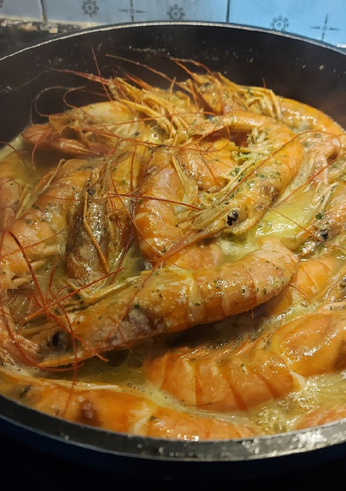 Una foto de Cazuela de langostinos al whisky