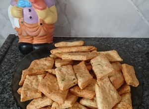 Una foto de Galletitas súper crocantes de queso y ciboulette 🧀