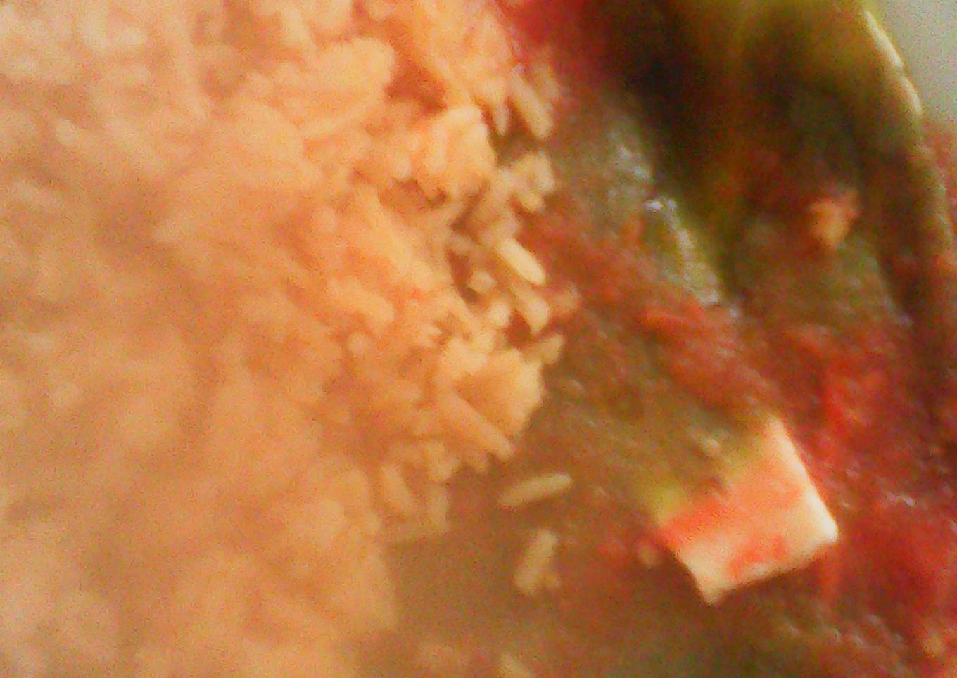 Nopales rellenos De queso canasta y arroz rojo