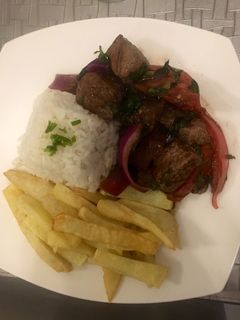 Una foto de Lomo Saltado