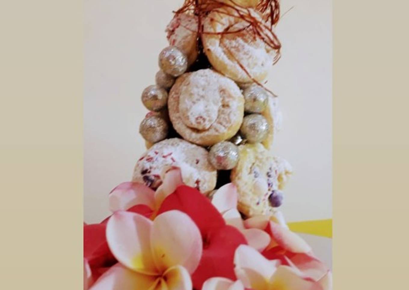 Croquembouche relleno de crema pastelera