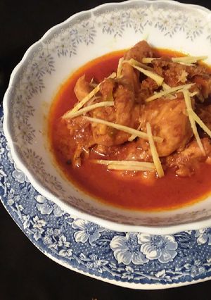 A picture of Chicken qorma.