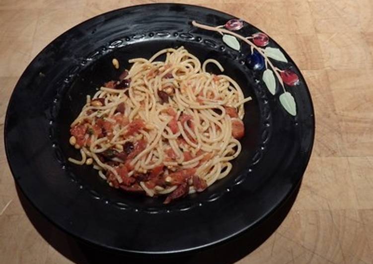 Recipe of Quick Pasta with Tomatoes, Kalamata Olives, and Goat Cheese