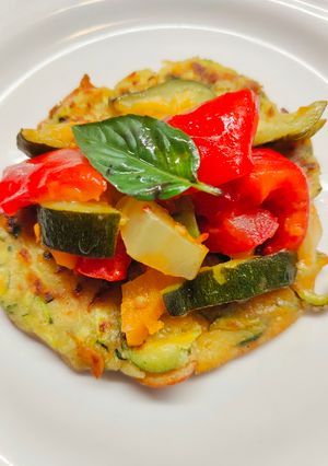 Foto di Rosti di zucchine e verdure miste saltate