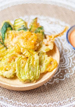 A picture of Homegrown Courgette Tempura with sriracha mayo 🥒.