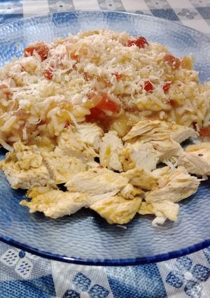 Una foto de Mí Arroz con Salsa R.F.B😋😋😋