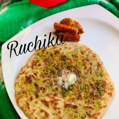 A picture of Green Peas Parantha.
