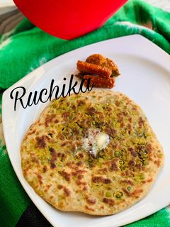 A picture of Green Peas Parantha.