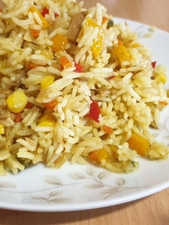Una foto de Arroz con soja y atún
