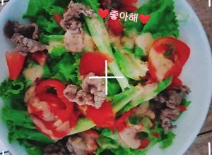 Hình của món Salad thịt bò sốt mè rang (eat clean).
