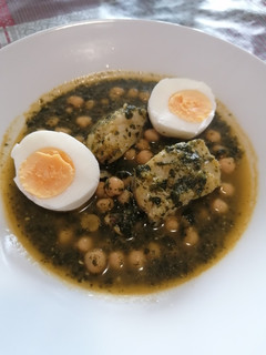 Una foto de 125. Garbanzos con bacalao y espinacas