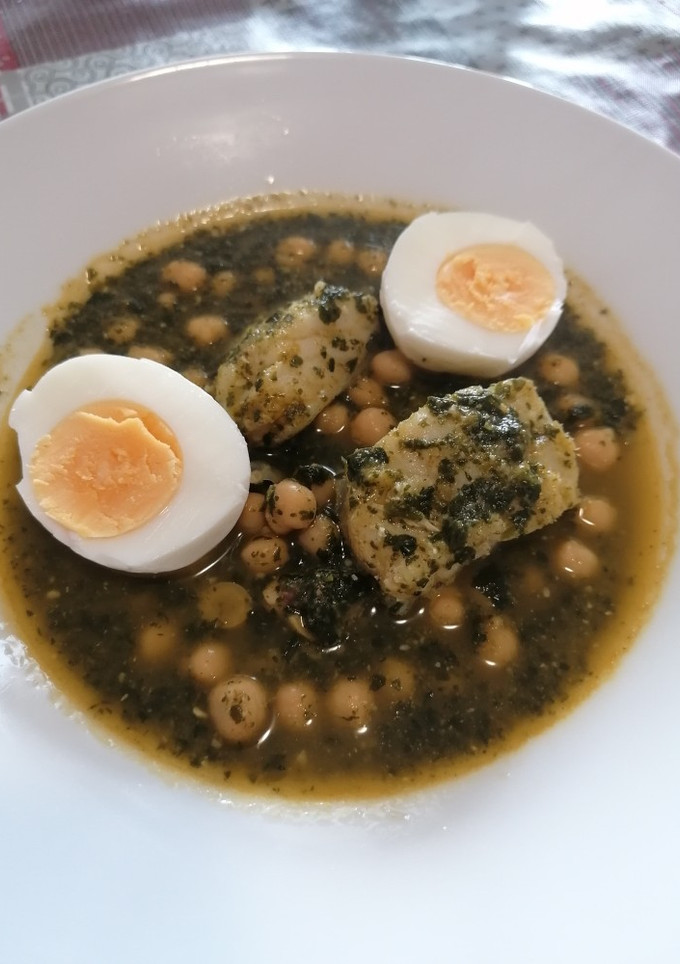 Una foto de 125. Garbanzos con bacalao y espinacas