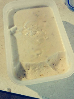Una foto de Helado casero plátano manjar nuez, sin gluten ni caseina