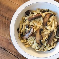A picture of 🍝 Portobello mushroom & anchovy pasta.