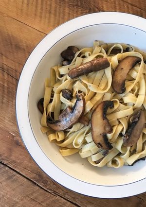 A picture of 🍝 Portobello mushroom & anchovy pasta.