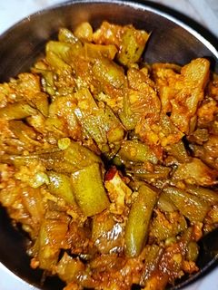 गावरान गवाराची चटकदार भाजी (Gavar Bhaji Recipe In Marathi) रेसिपी चे मुख्य फोटो 