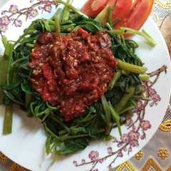 A picture of Plecing kangkung khas lombok.