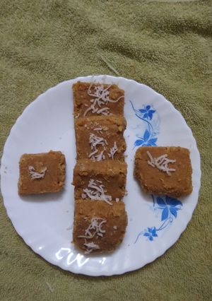 સુખડી (Sukhadi Recipe In gujarati) રેસીપી મુખ્ય ફોટો