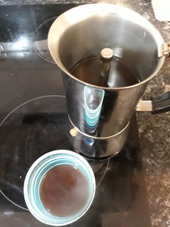 Una foto de Té negro con especias y miel anti resfriado