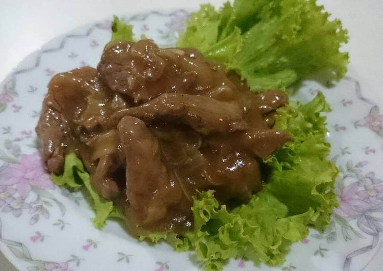 Daging sapi tumis bawang bombai