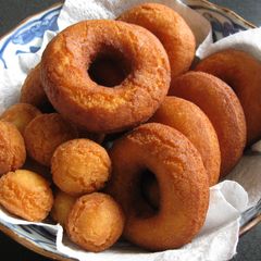 A picture of My Mother’s Round Doughnuts.