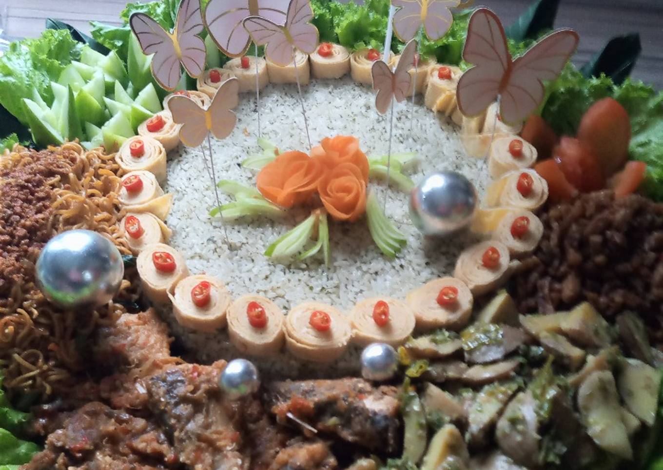 Tumpeng nasi kemangi