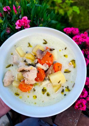 Tárkonyos csirkeraguleves 🥕🫛🥣🐤 recept fotója