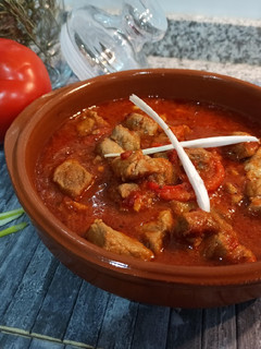 Una foto de Guisado de cerdo 🍲🥄