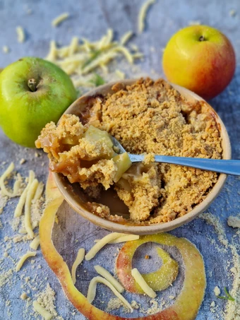 Easy Steps to Make Apple Crumble with a twist which Delicious