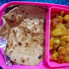 A picture of Aalu gobhi veg with chappati.