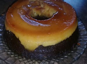 Una foto de Torta choco flan