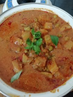 ஆலூ மட்டர் மசாலா(aloo matar masala recipe in tamil) செய்முறை முக்கிய புகைப்படம்