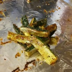 A picture of Toddler-size Zucchini Fries.
