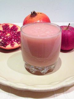Una foto de Batido de manzana, naranja y granada