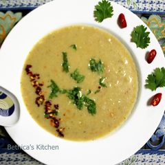 A picture of Creamy Cauliflower & Carrot Chowder.