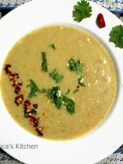 A picture of Creamy Cauliflower & Carrot Chowder.