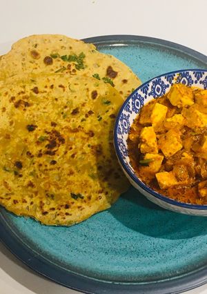 मिस्सी रोटी आणि दहीवाले पनीर (missi wali roti dahi wale paneer recipe in marathi) रेसिपी चे मुख्य फोटो 