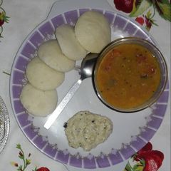 A picture of Idli.