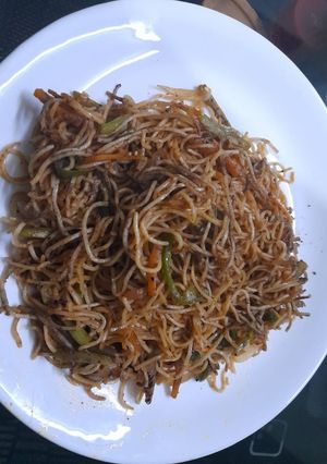 वेज चाउमीन (veg chowmein recipe in Hindi) रेसिपी मुख्य फोटो