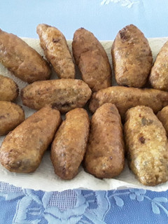 Una foto de Croquetas de chipirones en su tinta